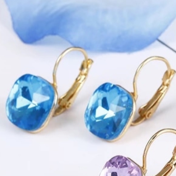 NEW!💙💎BRIGHT SKY BLUE CUSHION CRYSTAL DROPS!💎💙 - Picture 2 of 7